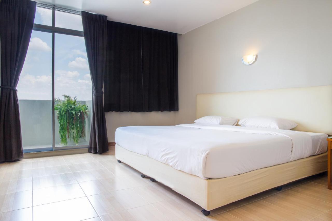 Rattana View Hotel Phitszanulok Kültér fotó